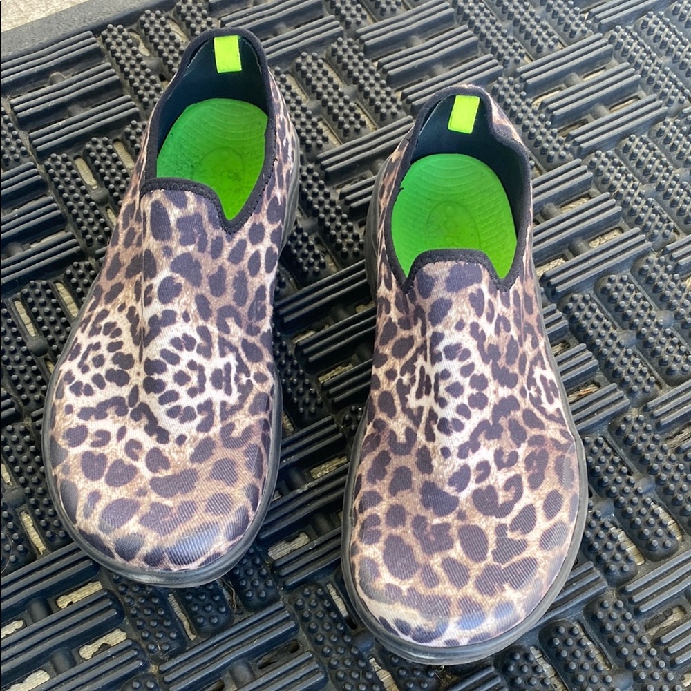 OOFOS Cheetah Print Slip-Ons
